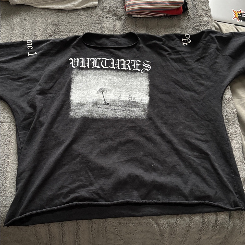 YZY Black Graphic T-Shirt Vultures
